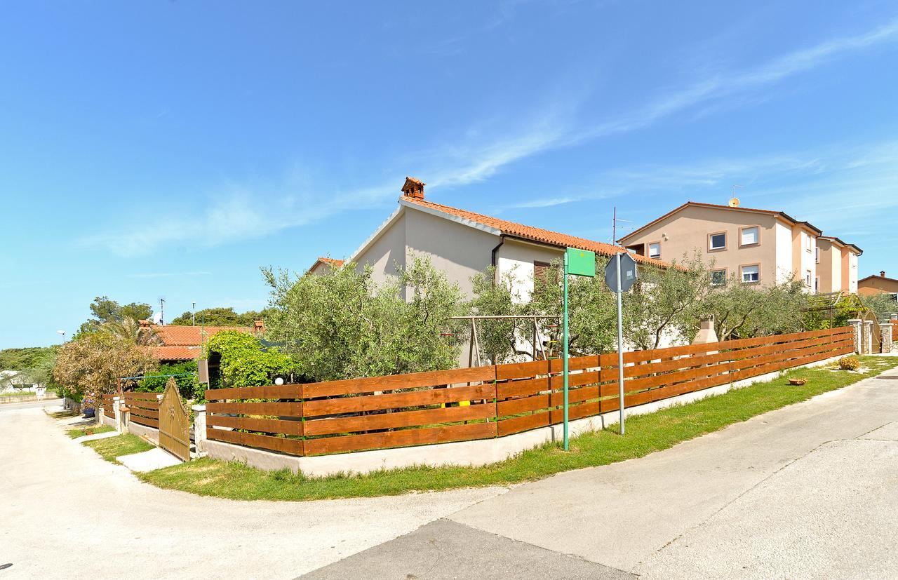 Apartments Chiara 877 Pola Esterno foto